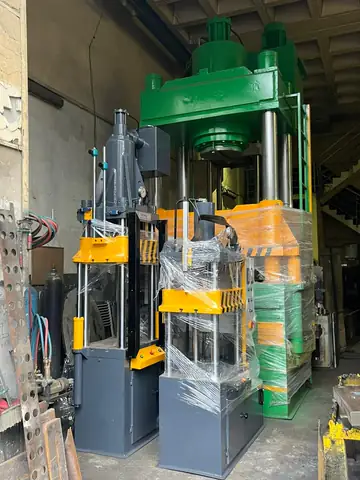 Presses hydrauliques préparées pour l’expédition