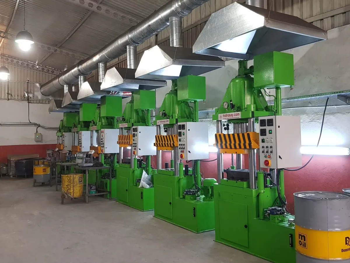Hidrosay hydraulic presses installed side by side in the production area